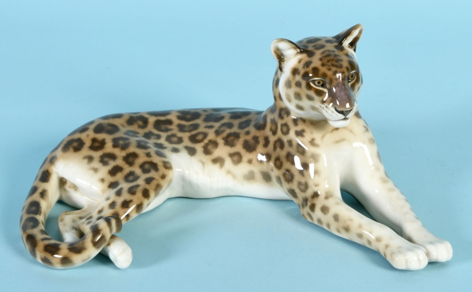 Figur - Liegender Leopard "Nymphenburg"