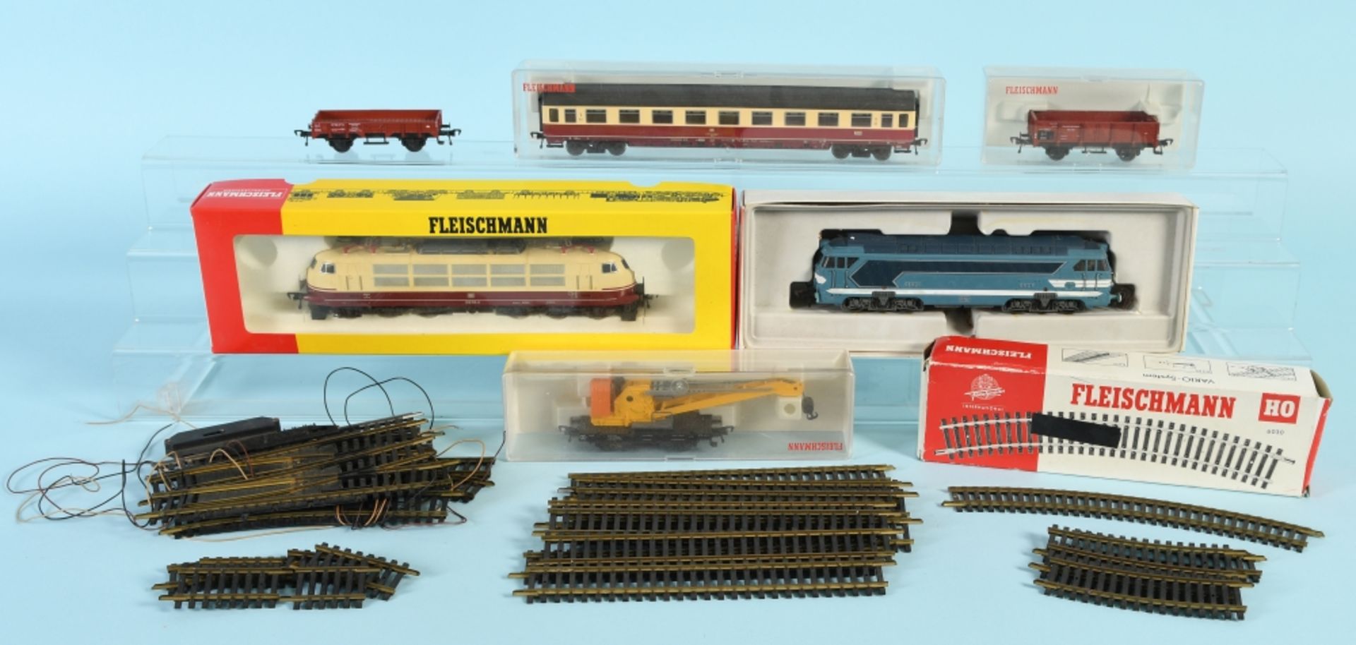 Fleischmann - E-Lok "4376" und Diesellok "68001" mit Wagen und Gleisen