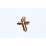 18ct gold garnet detail cross pendant (4.6g)