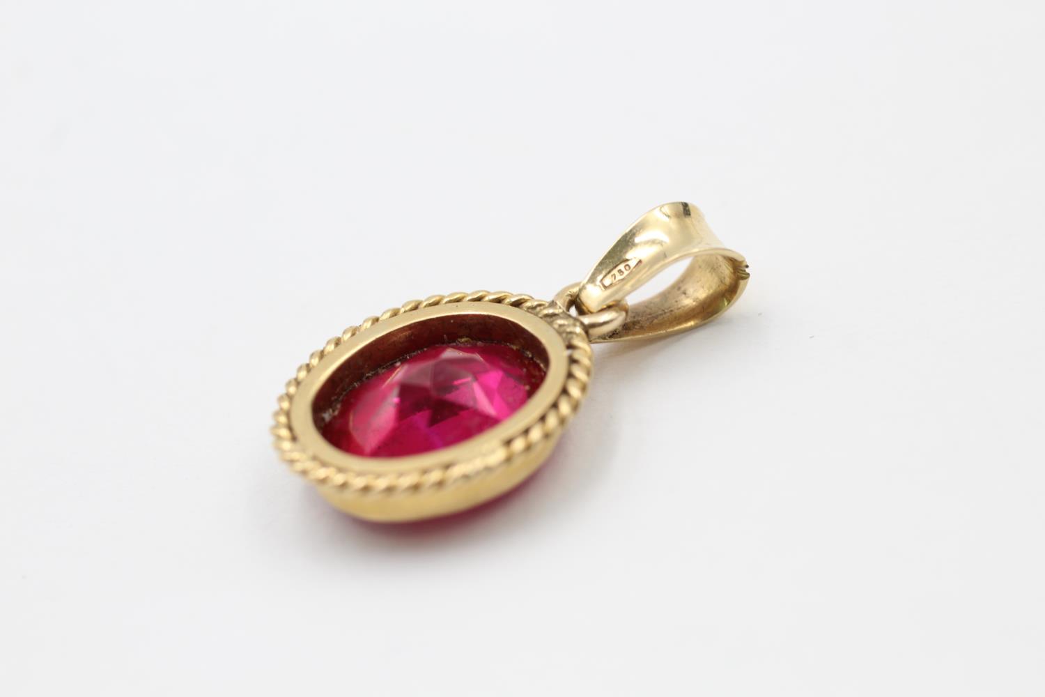 18ct gold synthetic ruby drop pendant necklace (4.4g) - Image 3 of 4