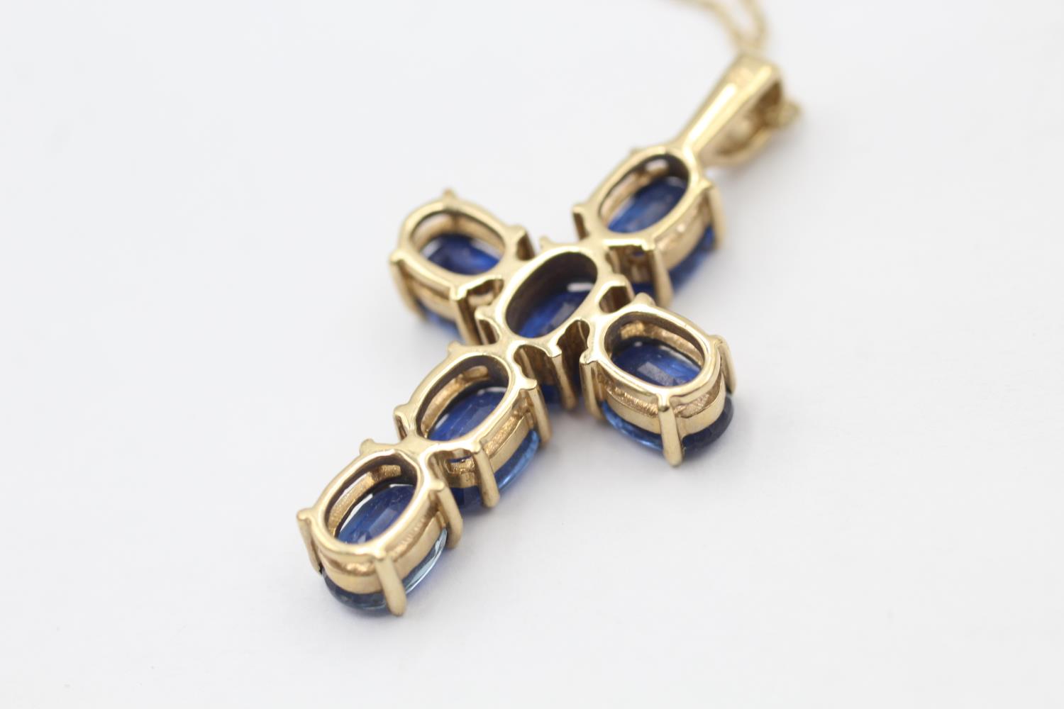 9ct gold kyanite set cross pendant necklace (5.1g) - Image 2 of 4