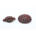 2 x low carat garnet brooches inc. antique, bohemian garnet (17.5g)