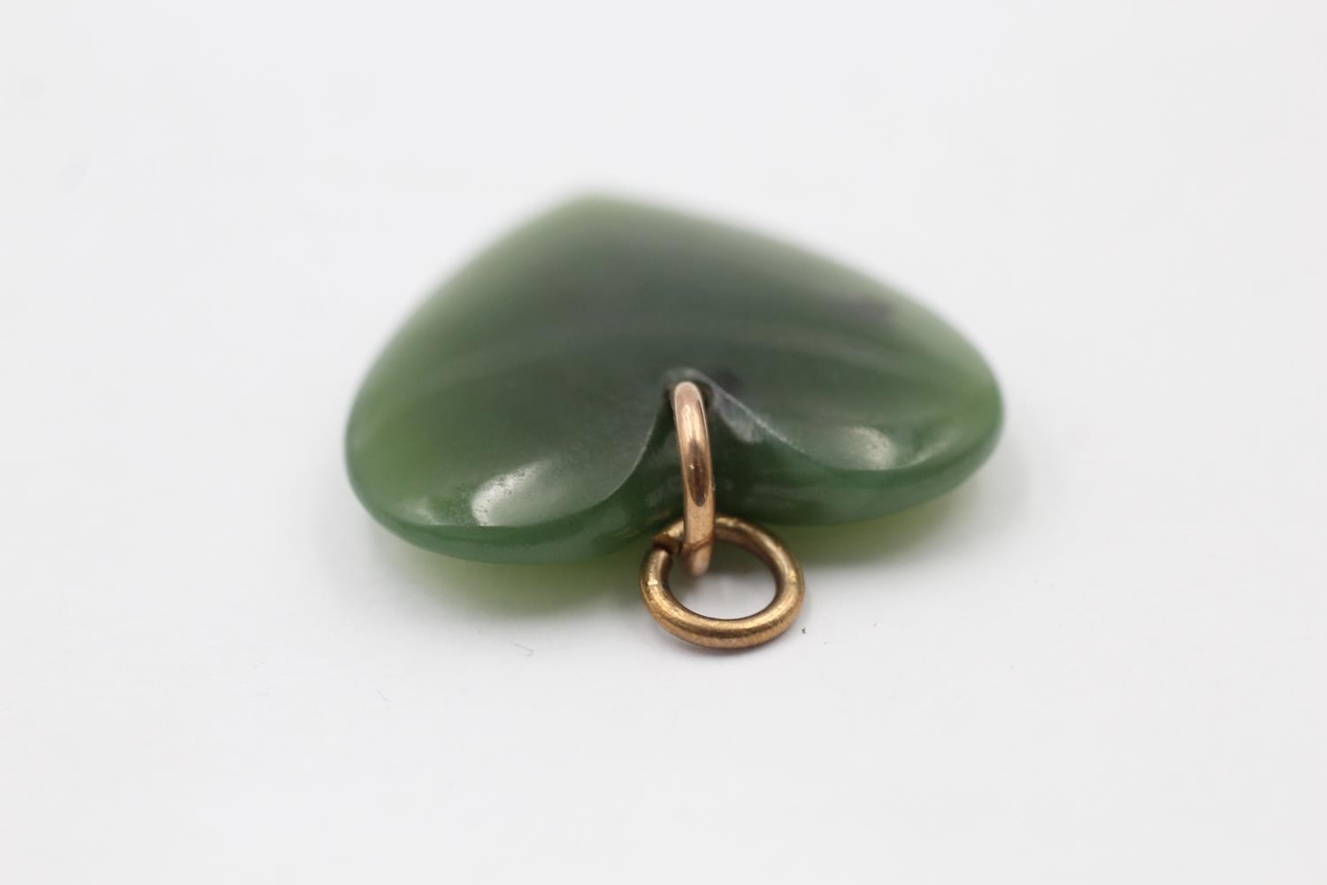 9ct gold antique nephrite heart pendant (4.5g) - Image 3 of 4