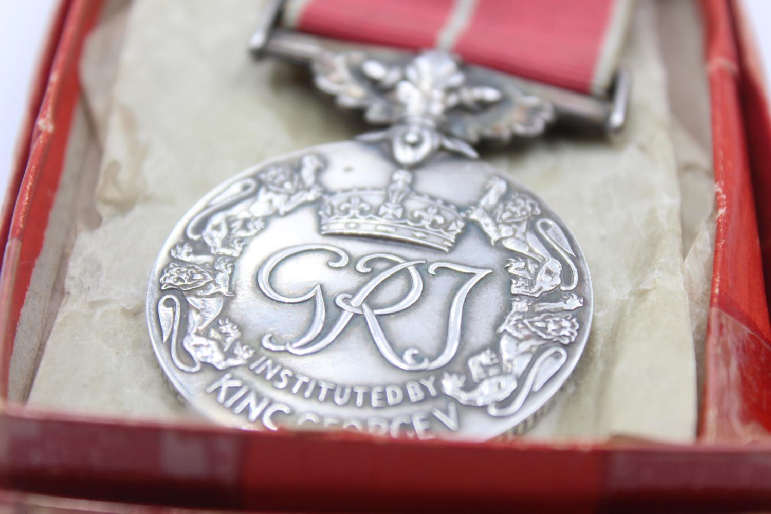 Vintage MILITARY British Empire Medal GRJ Sypher Boxed Named - Image 2 of 10