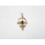 9ct gold antique garnet topped doublet detail pendant (1.9g)