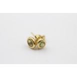 18ct gold peridot stud earrings (1.6g)