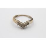 9ct gold diamond chevron ring (2.6g) size M