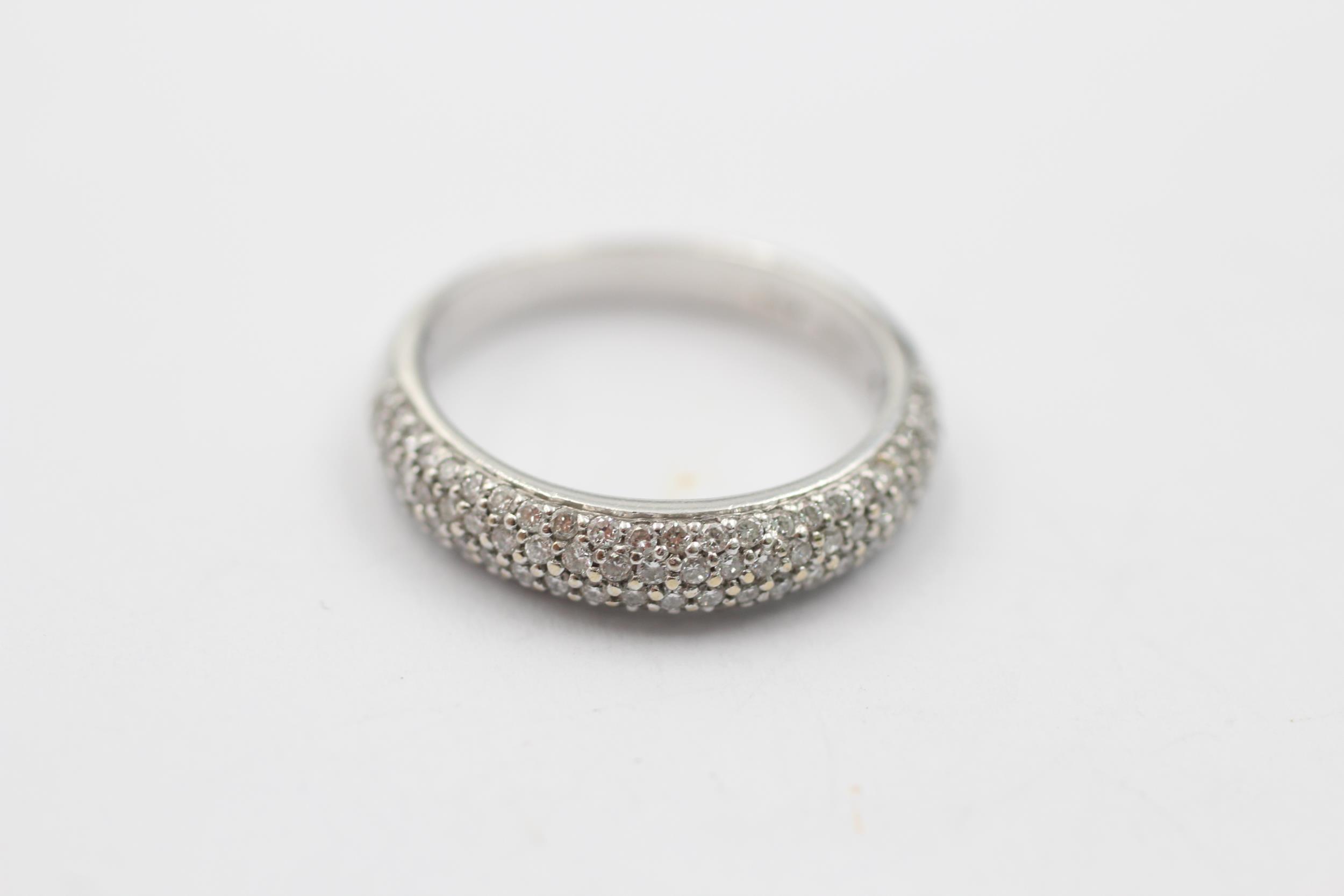 18ct white gold diamond cluster half-eternity ring (3.3g) Size J