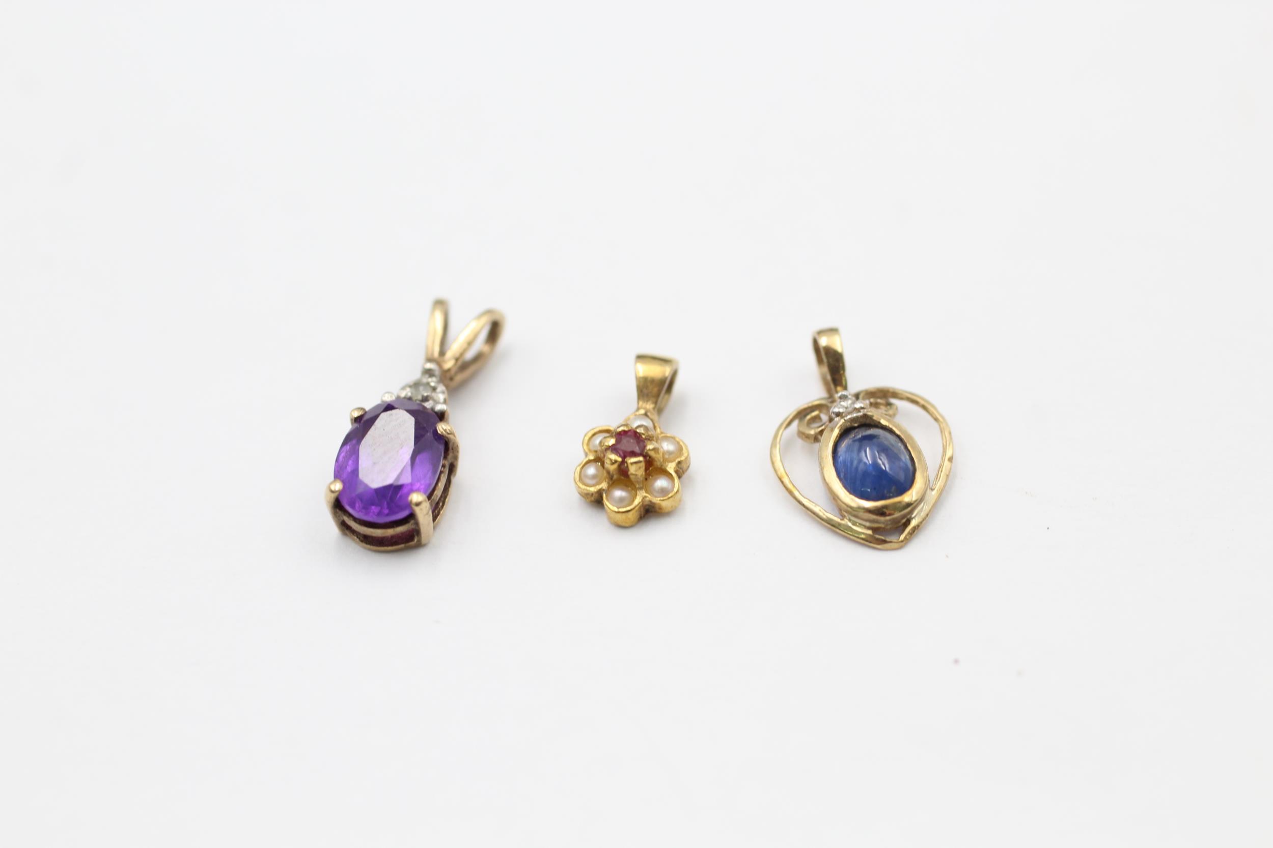 3 x 9ct gold pendants inc. sapphire, ruby, diamonds, amethyst, pearl set (1.3g) Size