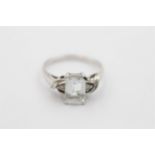 9ct white gold diamond & aquamarine ring (2.9g) Size O