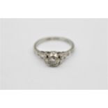 18ct gold & platinum vintage diamond steps setting ring (2.1g) Size L