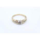 9ct gold sapphire and diamond set flower detail ring - size q1/2 (2.6g)
