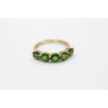 9ct gold diopside five stone dress ring (2g) Size M