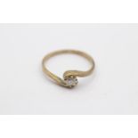 9ct gold diamond solitaire twist setting ring (1.4g) Size K