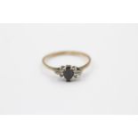 9ct gold sapphire and diamond set ring (1g) Size K