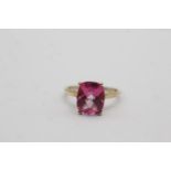 9ct gold pink topaz cocktail ring (2.6g) Size O