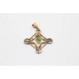 9ct gold antique pearl and peridot pendant (2.1g)