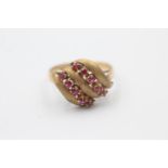 9ct gold ruby set ring (2.9g) Size O