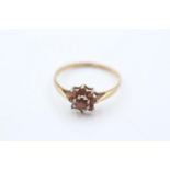 9ct gold vintage garnet cluster ring - size p (1.3g)