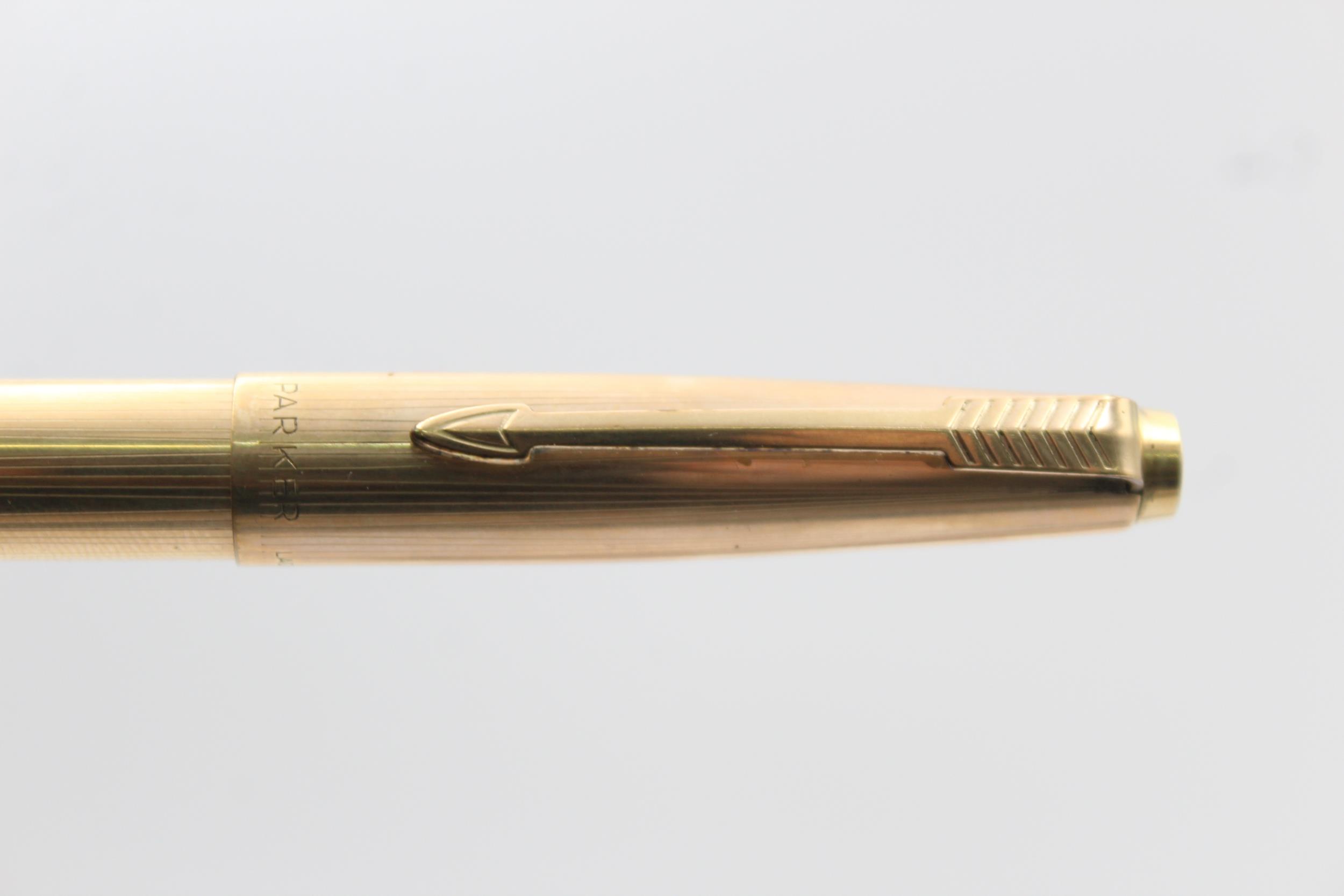 Vintage PARKER Lady Gold Plate FOUNTAIN PEN w/ 14ct Gold Nib WRITING Boxed 19g // Vintage PARKER - Image 5 of 6