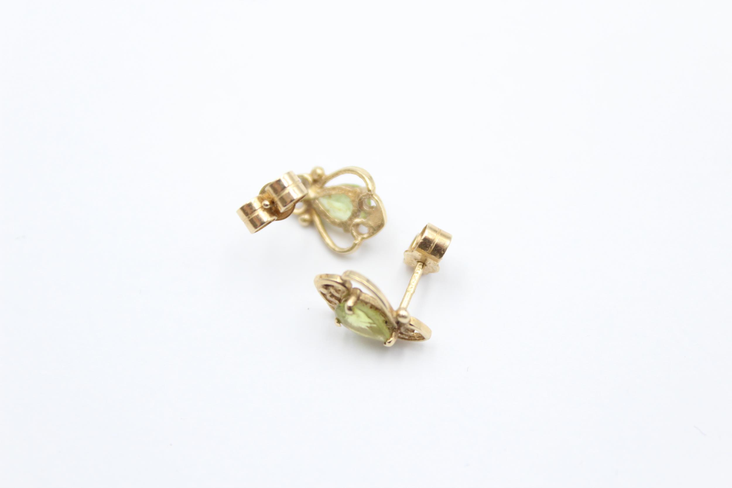 3 X 9ct Yellow Gold Vintage Paired Earrings Inc. Peridot & Sapphire (3g) - Image 2 of 4