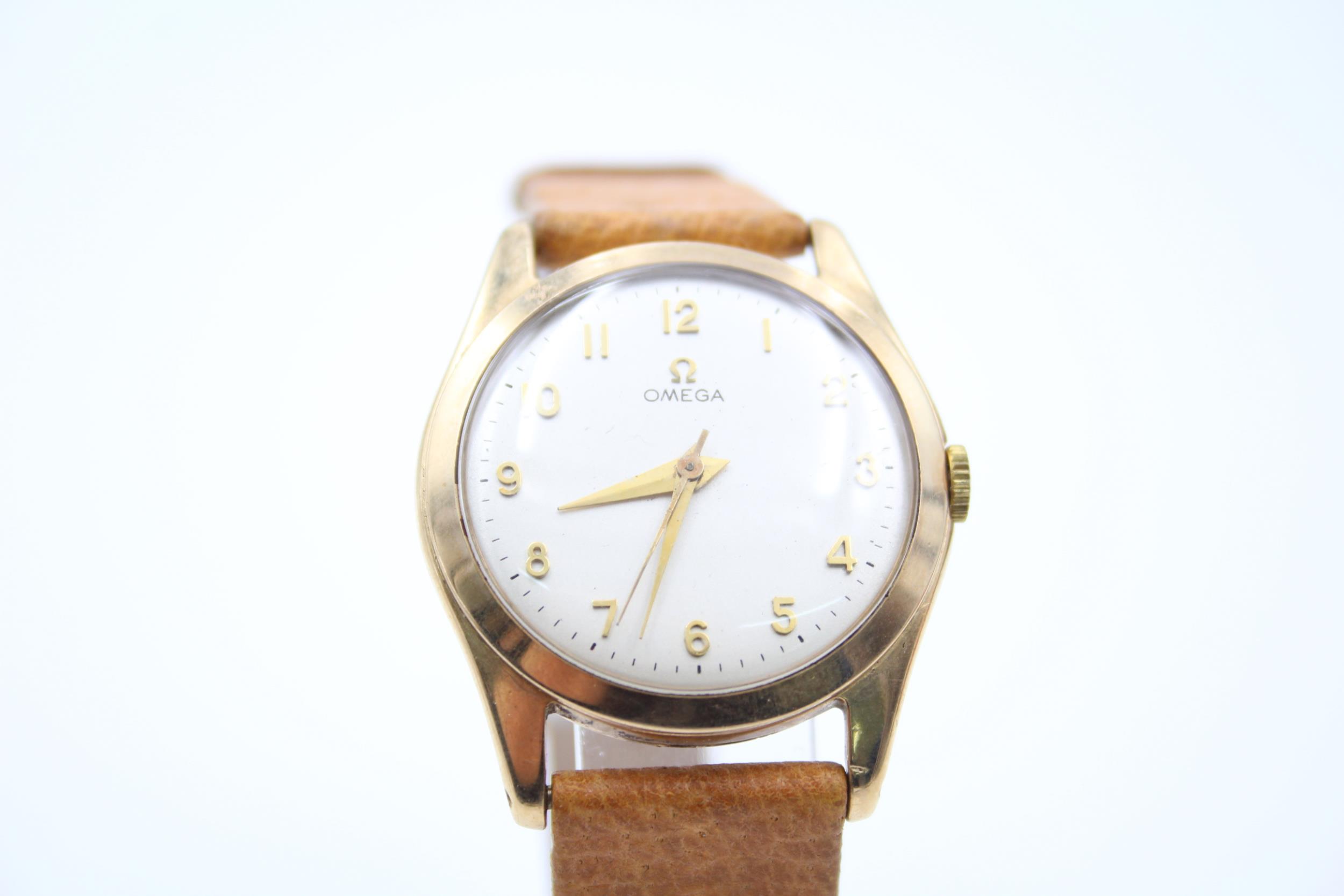 Vintage Gents OMEGA 9ct gold Wristwatch Handwind WORKING // Vintage OMEGA 9ct Gold Wristwatch - Image 2 of 6