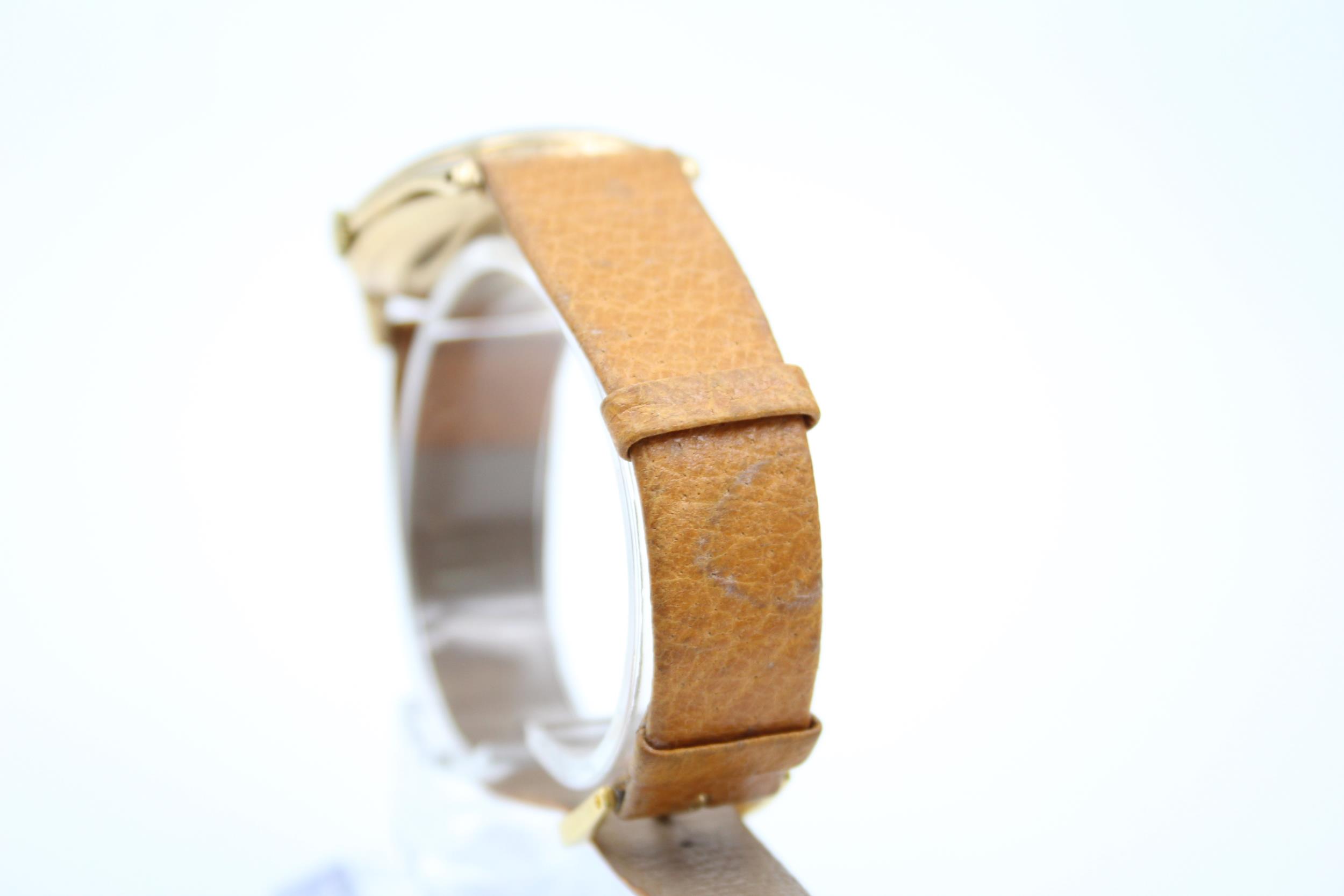 Vintage Gents OMEGA 9ct gold Wristwatch Handwind WORKING // Vintage OMEGA 9ct Gold Wristwatch - Image 4 of 6