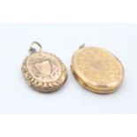 2 x 9ct back & front gold antique ornate oval lockets (7.5g)