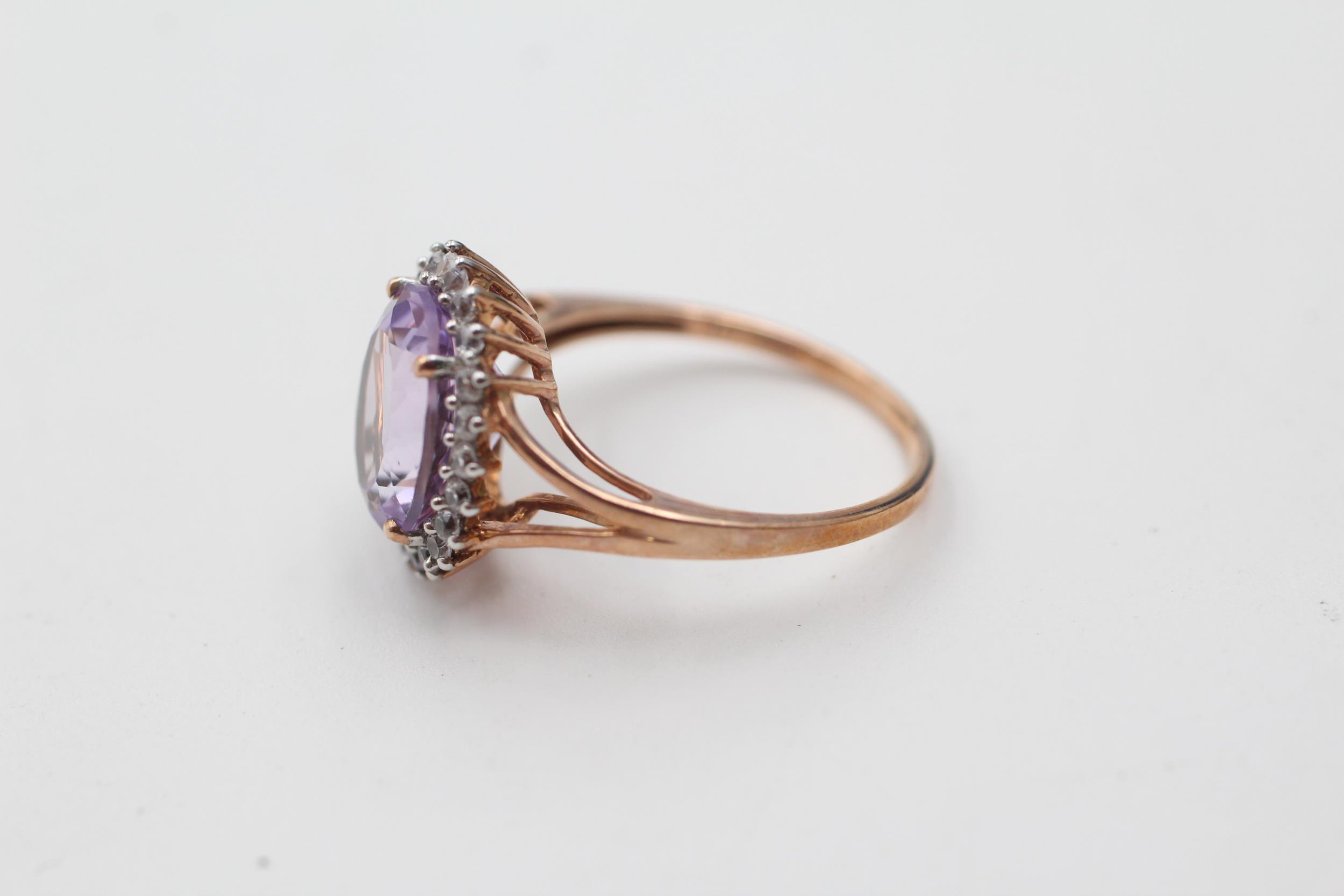9ct gold amethyst and clear gemstone halo set dress ring (2.7g) size O - Image 4 of 5