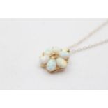 14ct gold opal inlay floral pendant necklace (1.8g)