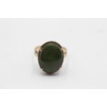 9ct gold nephrite single stone ring (4.3g) size P