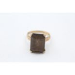 9ct gold claw set smokey quartz ring (4.3g) Size J