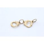 9ct gold vintage handcuffs pendant (1.4g)