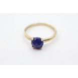 9ct gold claw set lapis lazuli ring (2.2g) Size V