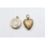 2 x 9ct gold engraved Victorian mourning lockets inc. enamel (3.9g)