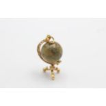 9ct gold hardstone globe pendant (6.1g)