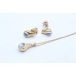 9ct gold moonstone earrings and necklace set (6.9g)