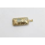14ct gold nephrite oriental style pendant (4.6g)