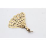 9ct Gold Antique Opening Ornate Fan Charm (1.5g)