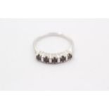 9ct White Gold Smokey Quartz Bar Setting Ring (2.5g)Size N