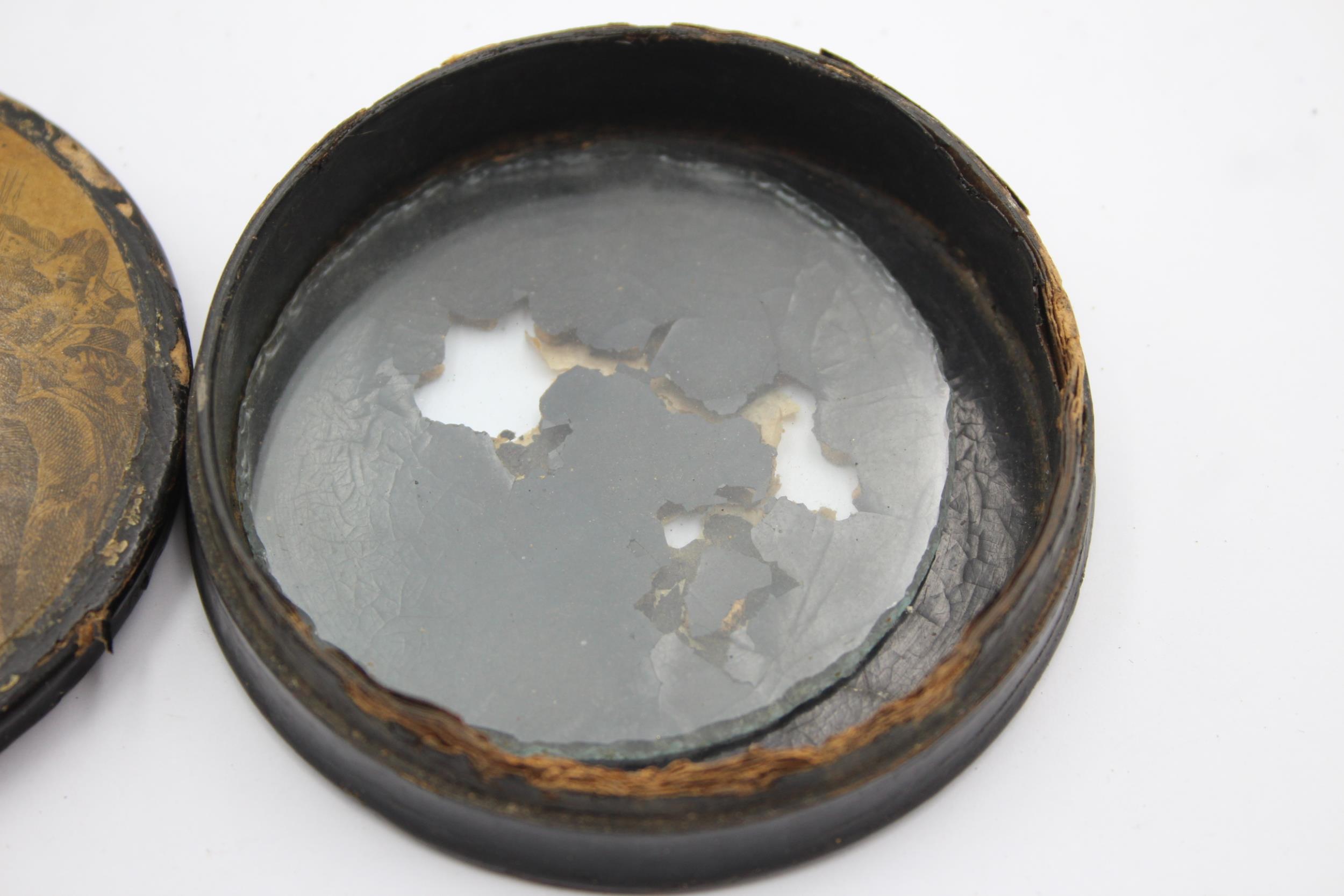 Antique Early 19th Century French Papier Mache SNUFF BOX // Diameter: 9cm Items are in antique - Image 4 of 5