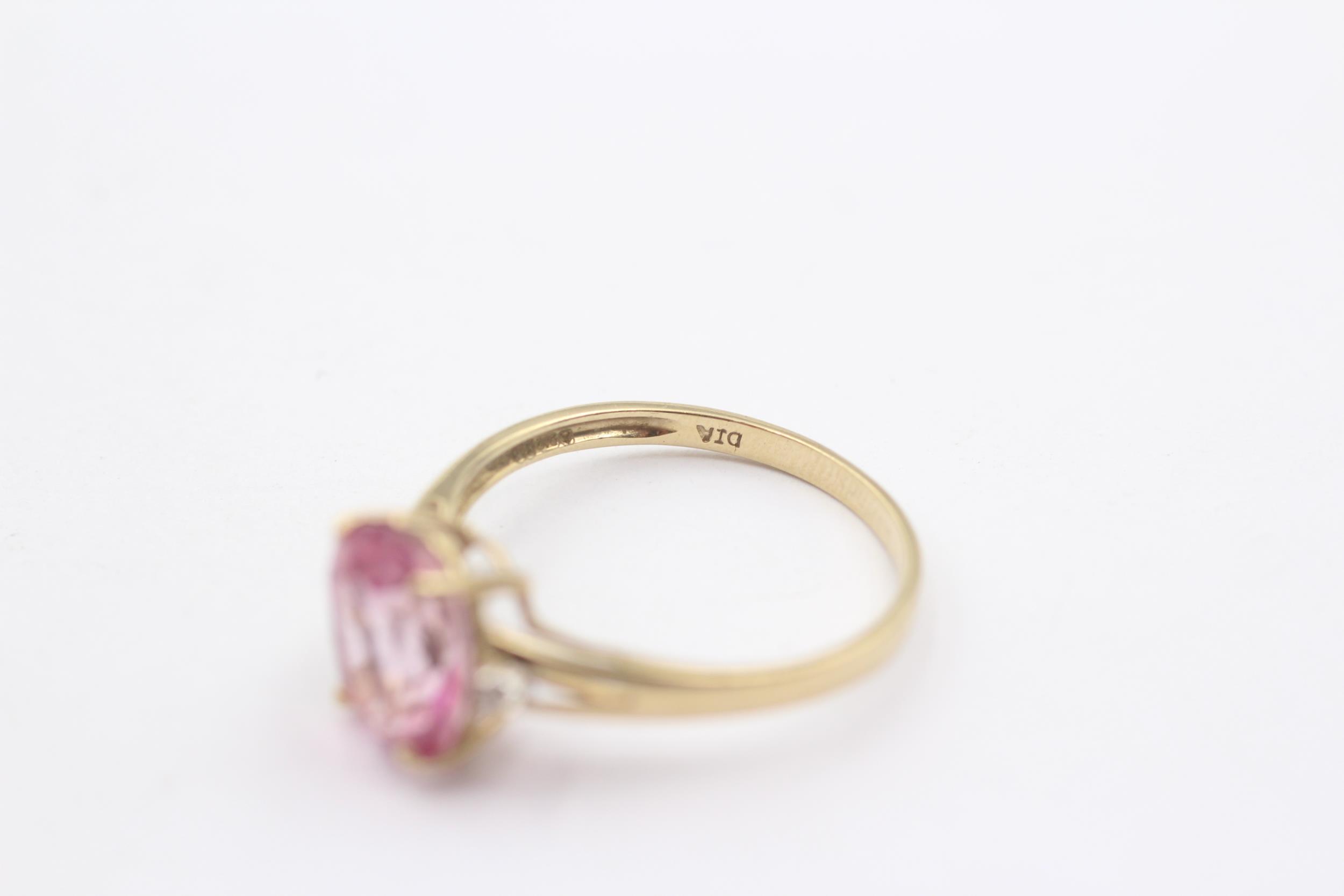 9ct Gold Diamond And Oval Coated Pink Topaz Trilogy Ring (1.9g) Size Q - Image 3 of 4