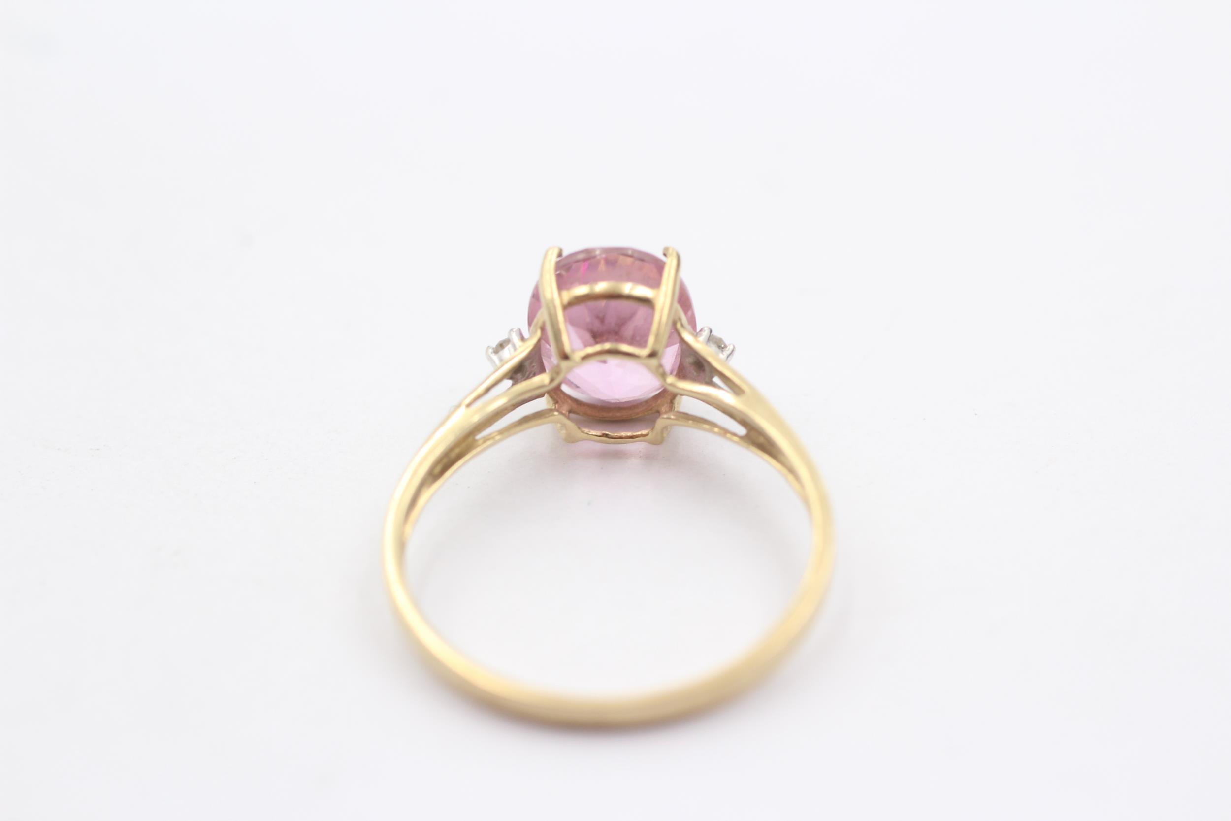 9ct Gold Diamond And Oval Coated Pink Topaz Trilogy Ring (1.9g) Size Q - Image 4 of 4