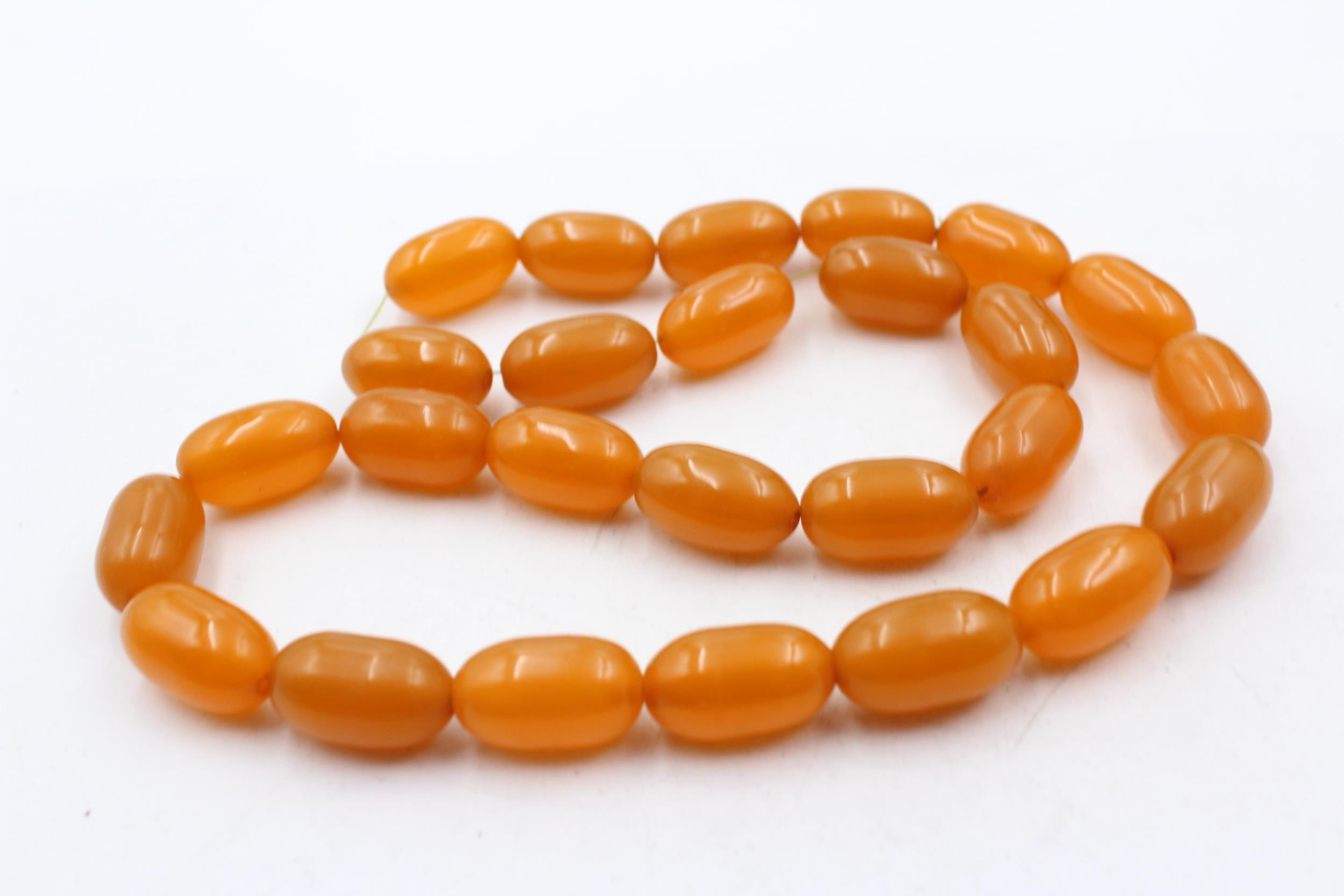 A Single Strand Bakelite Barrel Bead Necklace (83g)