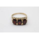 9ct Gold Oval Garnet Trilogy Gypsy Ring (3.2g) Size Q