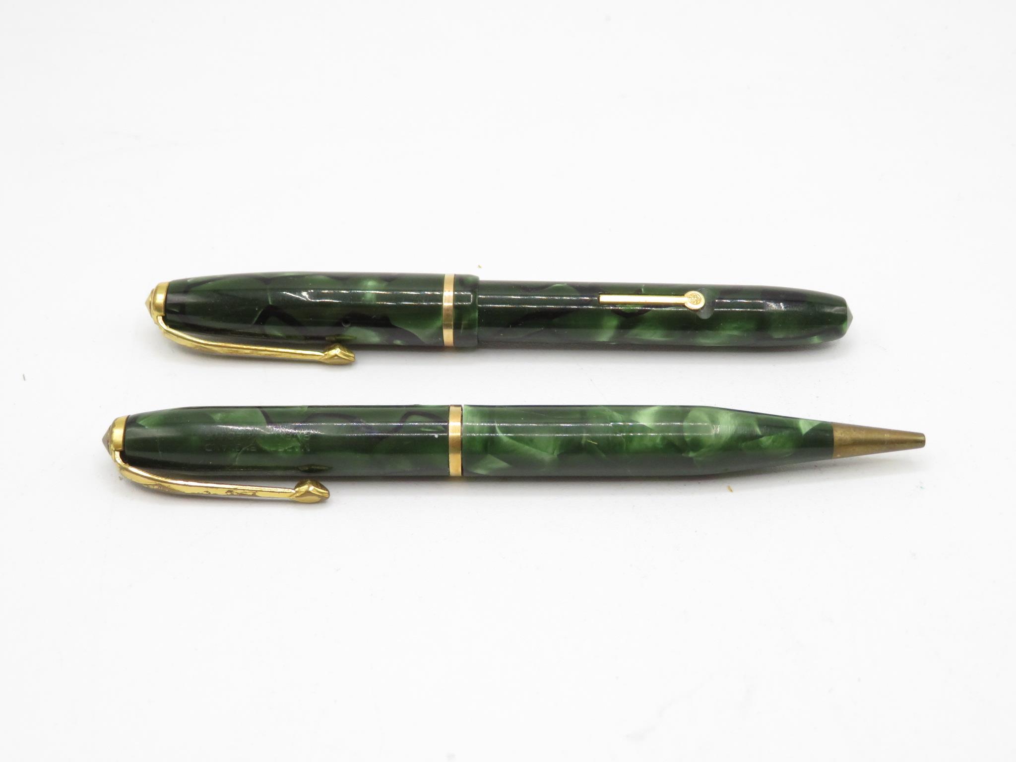 Vintage CONWAY STEWART Dinkie 550 Green FOUNTAIN PEN w/ 14ct Gold Nib, Pencil - Image 3 of 3