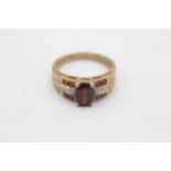 9ct Gold Garnet & Diamond Cluster Dress Ring (3.4g) Size Q