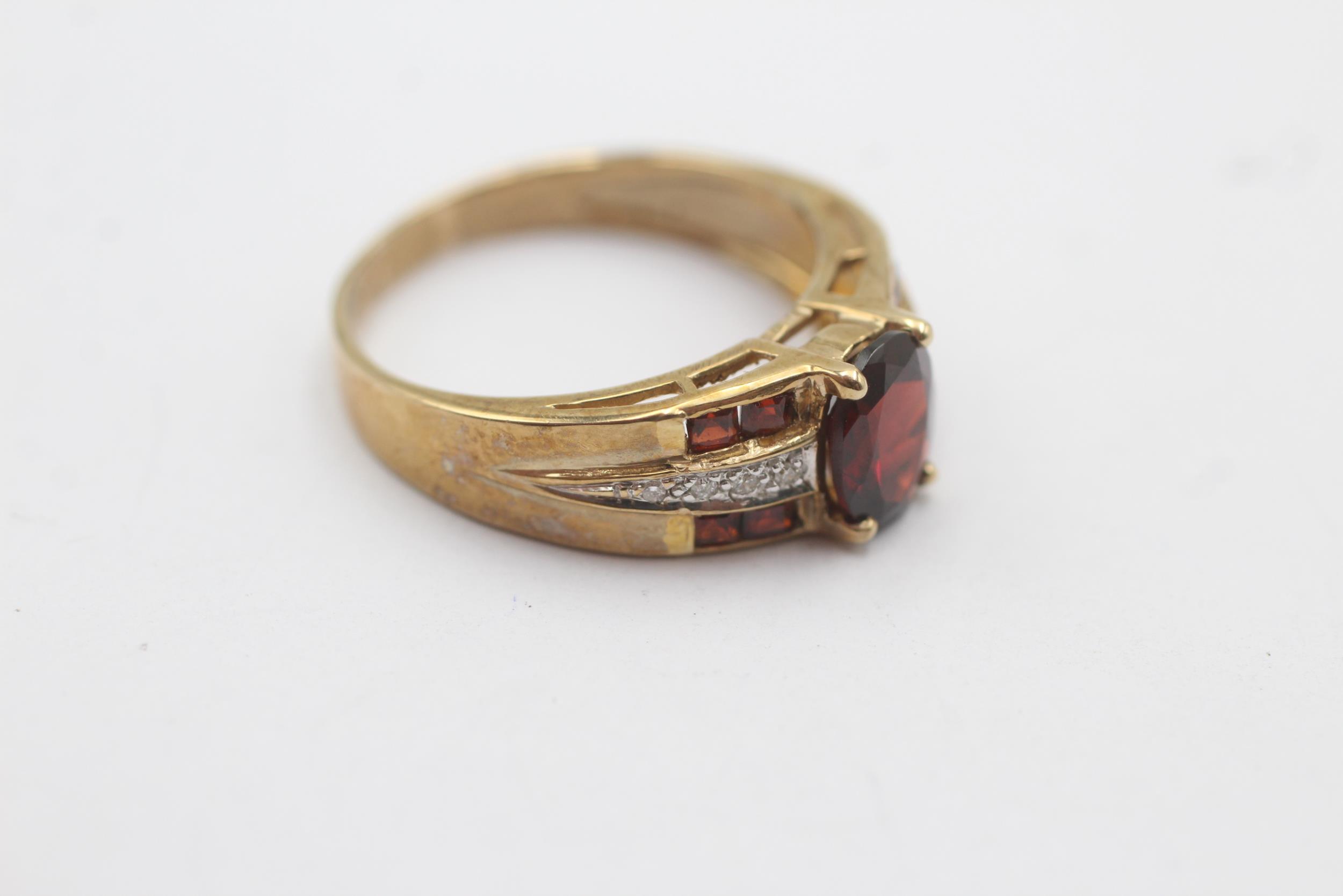 9ct Gold Garnet & Diamond Cluster Dress Ring (3.4g) Size Q - Image 2 of 4