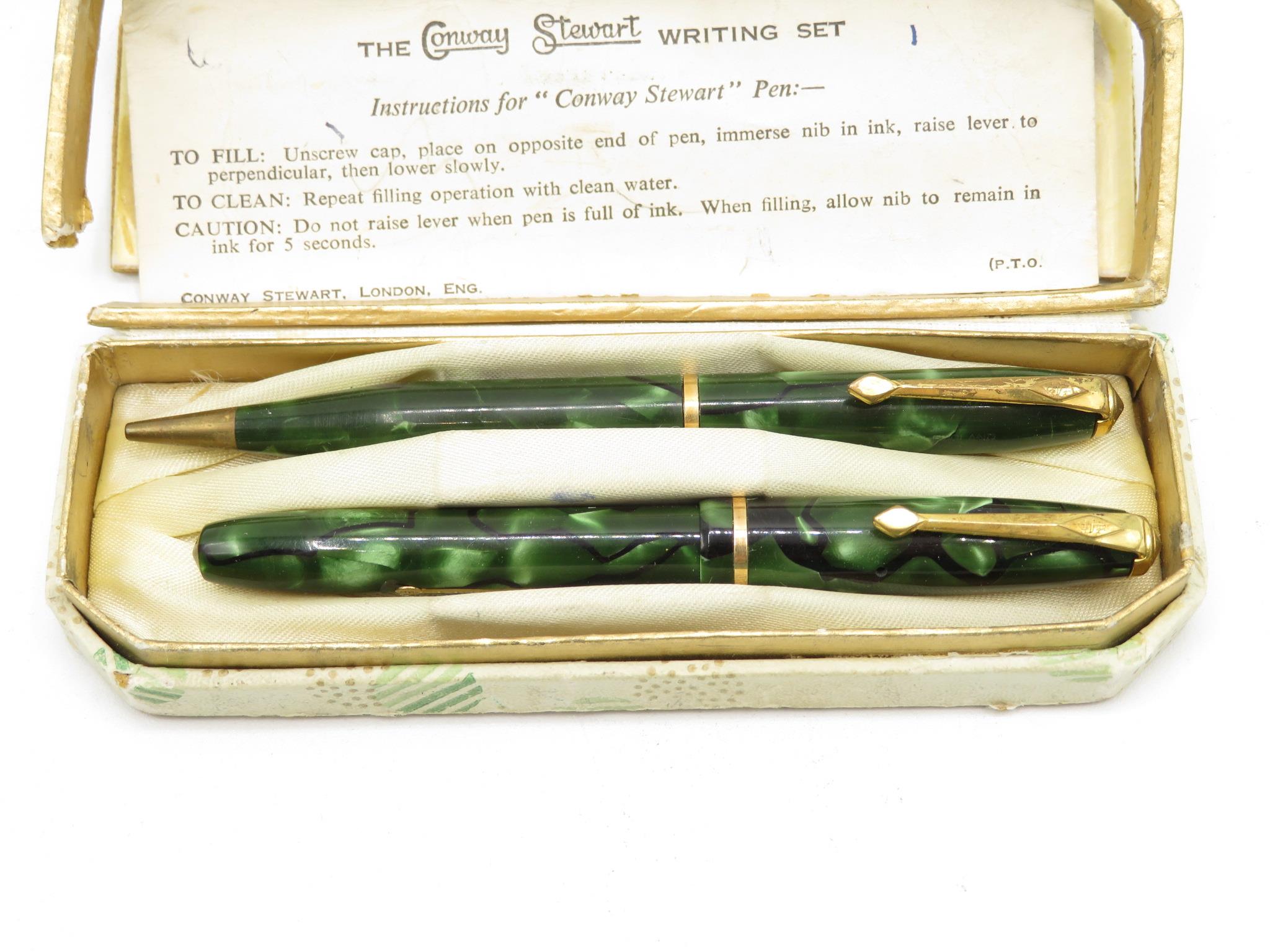 Vintage CONWAY STEWART Dinkie 550 Green FOUNTAIN PEN w/ 14ct Gold Nib, Pencil - Image 2 of 3