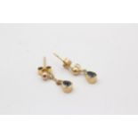 18ct gold pear cut sapphire drop earrings (0.78g)